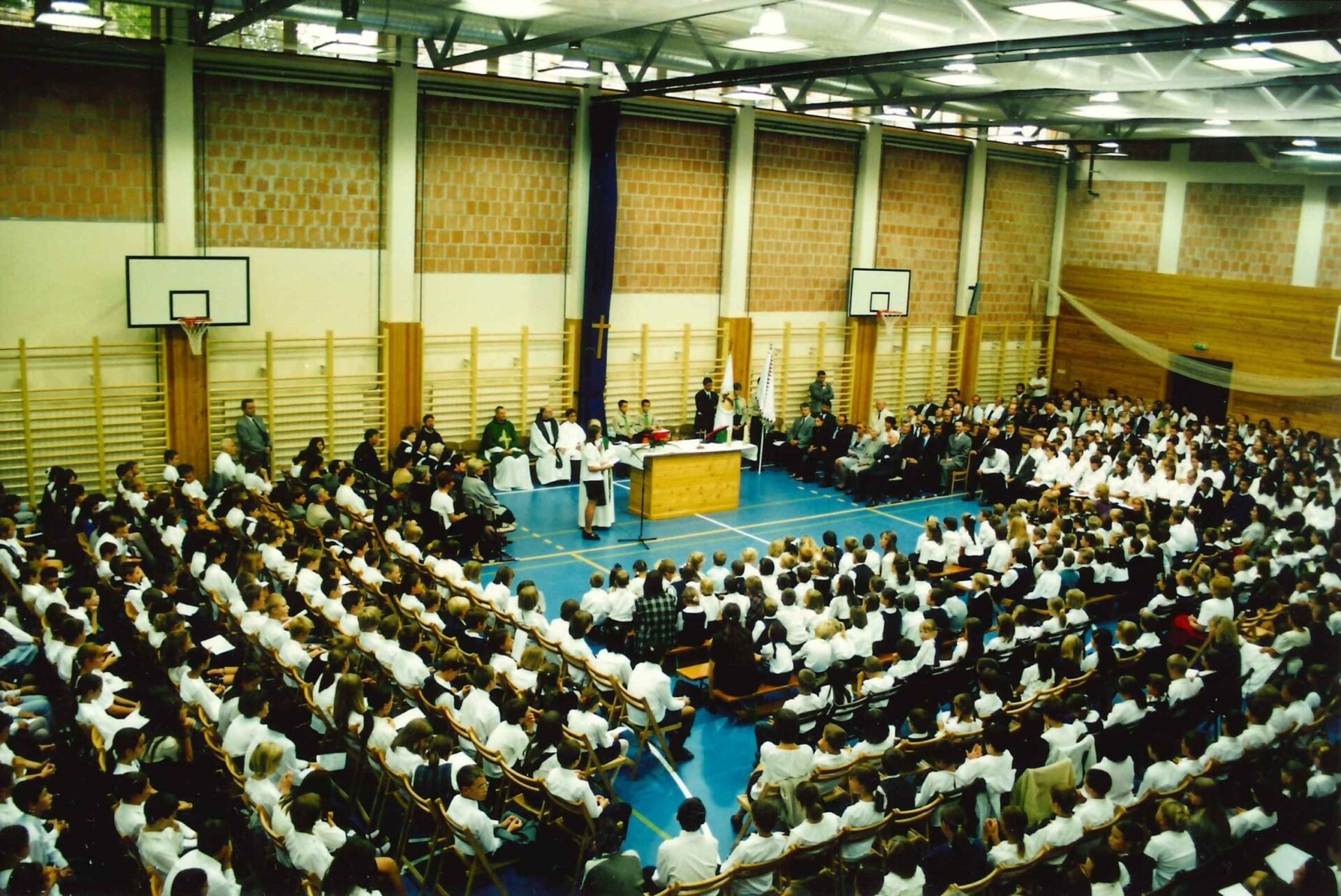 2001. tornacsarnok avatás