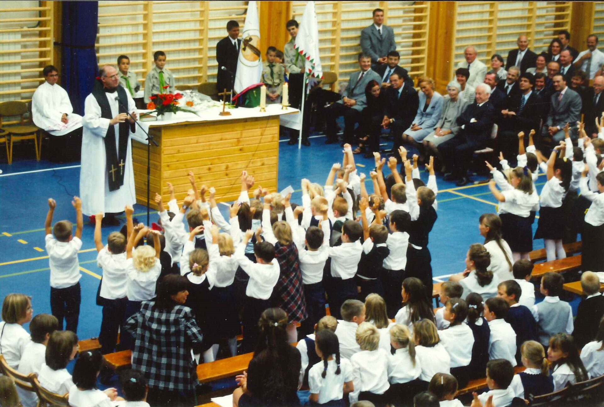 2001. tornacsarnok avatás